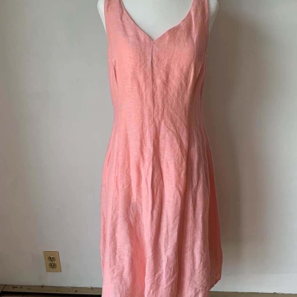 Elegant and flowy baby pink summer dress, midi